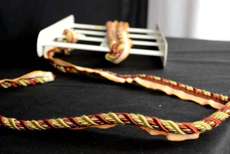 401 580 Red Gold Lip Cord